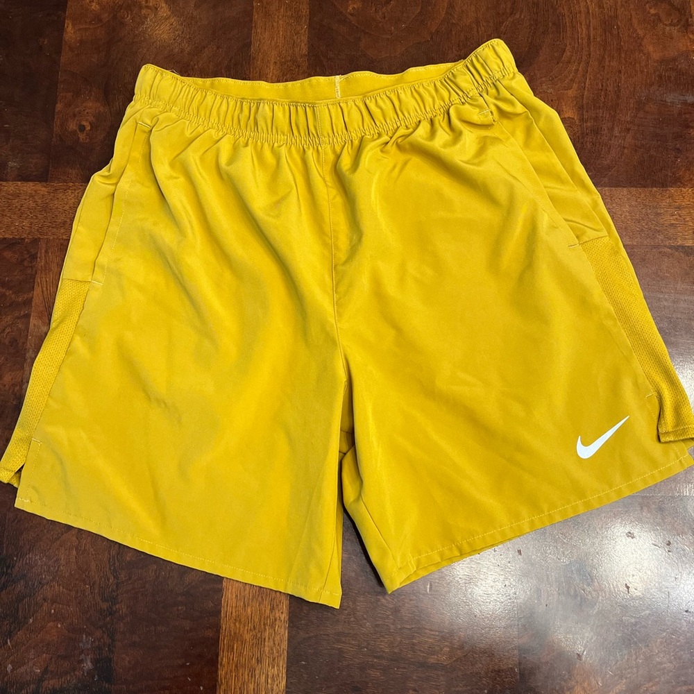 Men’s Gold Yellow Nike Dri-Fit Gym Athletic Basketball Shorts